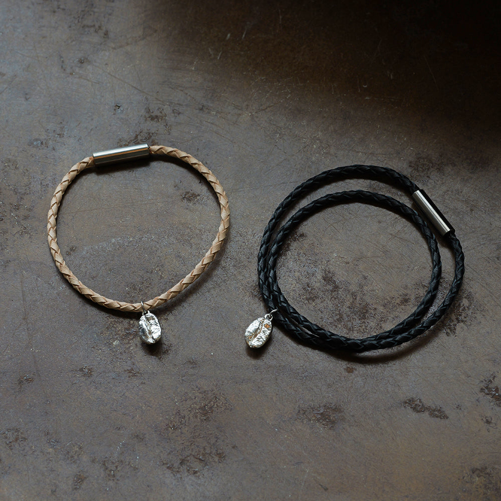 coffee bean leather bracelet
/ Magnetic braided leather