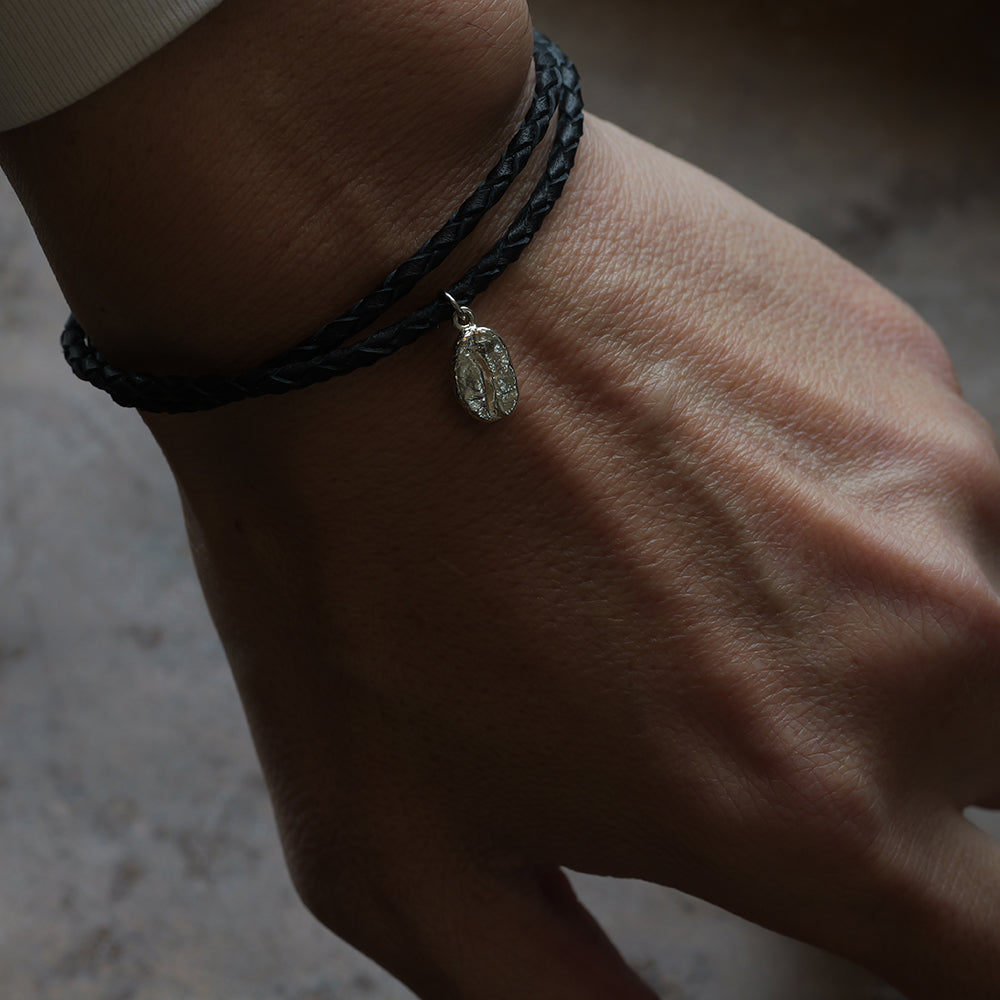 coffee bean leather bracelet
/ Magnetic braided leather